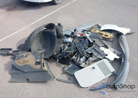 2018 Kia Sedona Lx z USA, uszkodzony, nr VIN KNDMB5C17J6389120